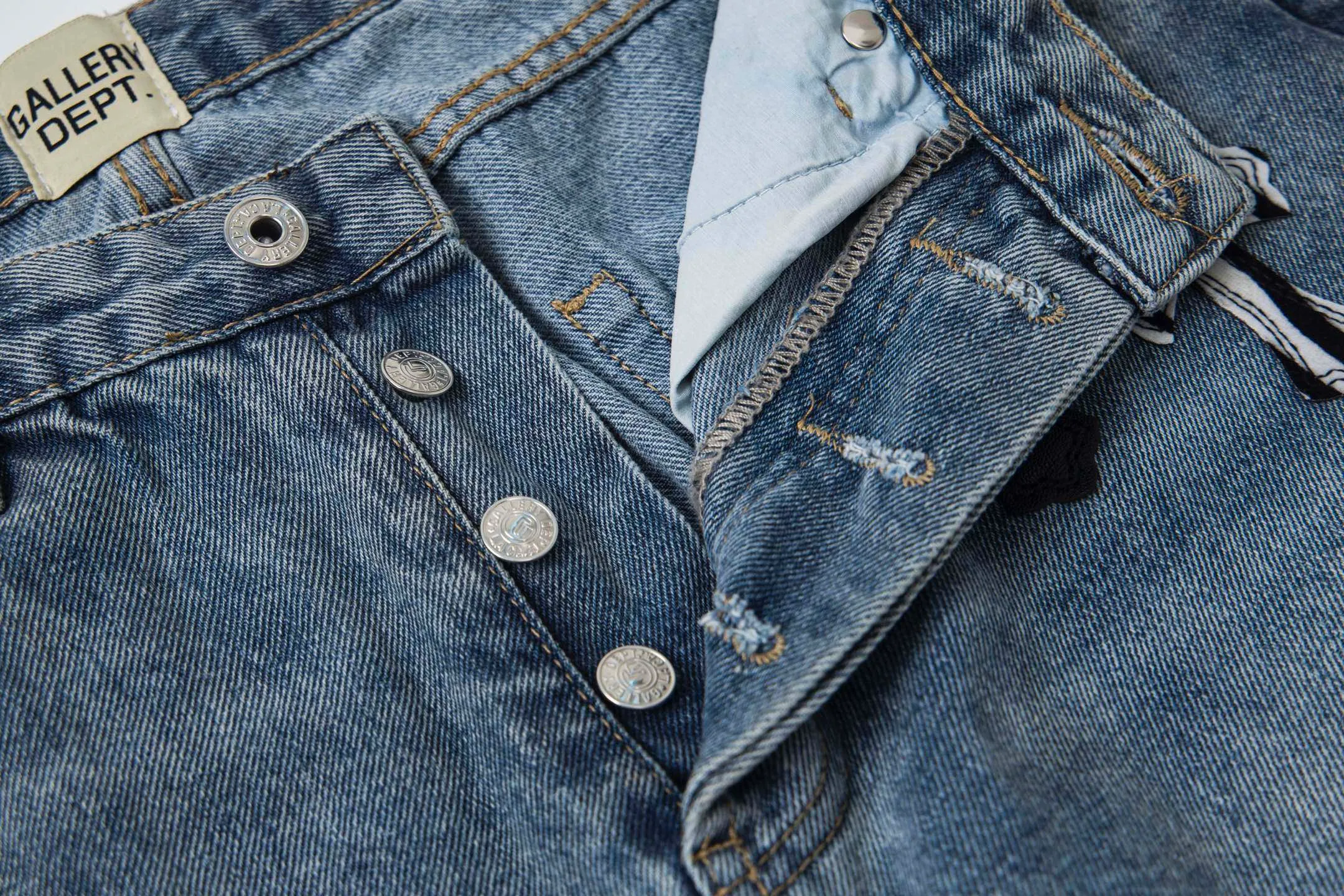 💰280 GALLERY DEPT & Chrome hearts Washed jeans with large logo and devil multi-label cross, truly restore the ultimate vintage texture, three-dimensional version, loose and comfortable, not picky about the figure, taller and slimmer, factory-made, original quality control, same style for men and women, can be matched with couples, versatile recommendation, must-have jeans for all seasons, fashionable people have been disappointed. From the quality selection of fabrics, the tailoring of details, and the matching of patterns, they are all impeccable! The upper body is so handsome when worn...it can be easily worn by men, women and children! The craftsmanship is made of heavy-duty washed pure cotton denim fabric. After washing, it is soft and thick. It is very stylish when worn on the body. Style number: 1756 Color: blue Size: 28 30 32 34 36